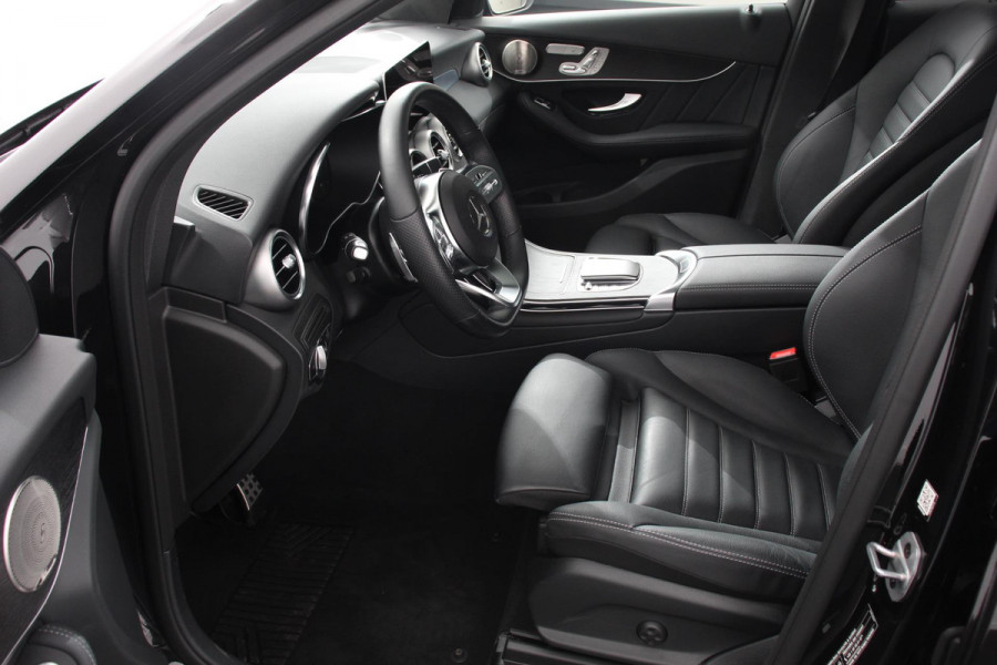 Mercedes-Benz GLC 300e 4MATIC 9G-tronic AMG Line Navigatie Cruise Control Parkeersensoren Stoelverwarming Panorama dak Matrix LED-koplampen Virtual Cockpit Surround-systeem Burmester Inductielader