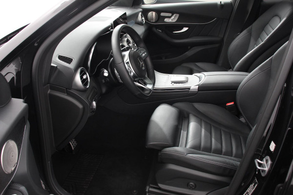Mercedes-Benz GLC 300e 4MATIC 9G-tronic AMG Line Navigatie Cruise Control Parkeersensoren Stoelverwarming Panorama dak Matrix LED-koplampen Virtual Cockpit Surround-systeem Burmester Inductielader