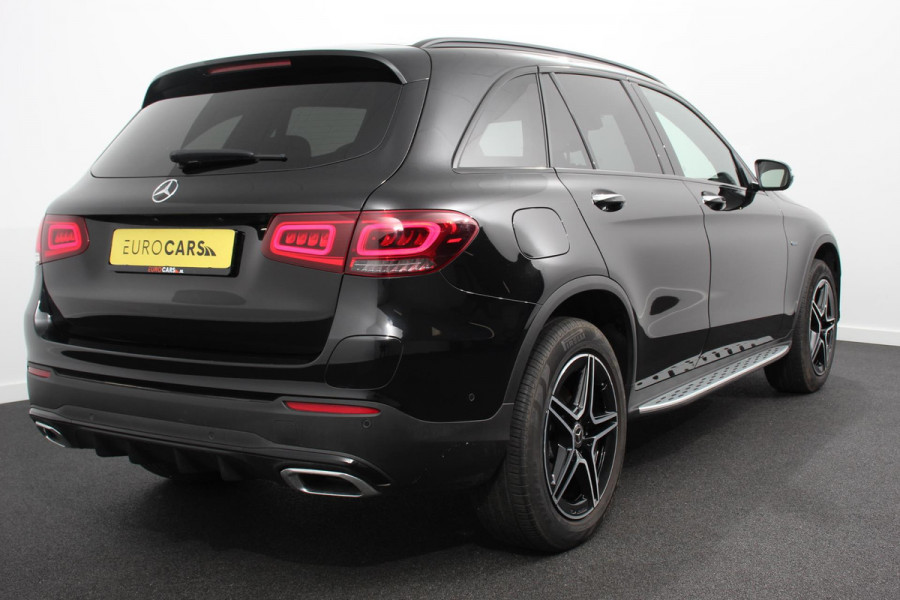 Mercedes-Benz GLC 300e 4MATIC 9G-tronic AMG Line Navigatie Cruise Control Parkeersensoren Stoelverwarming Panorama dak Matrix LED-koplampen Virtual Cockpit Surround-systeem Burmester Inductielader