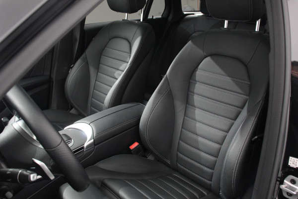Mercedes-Benz GLC 300e 4MATIC 9G-tronic AMG Line Navigatie Cruise Control Parkeersensoren Stoelverwarming Panorama dak Matrix LED-koplampen Virtual Cockpit Surround-systeem Burmester Inductielader