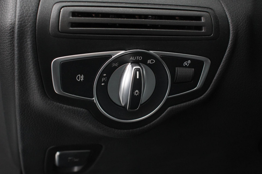 Mercedes-Benz GLC 300e 4MATIC 9G-tronic AMG Line Navigatie Cruise Control Parkeersensoren Stoelverwarming Panorama dak Matrix LED-koplampen Virtual Cockpit Surround-systeem Burmester Inductielader