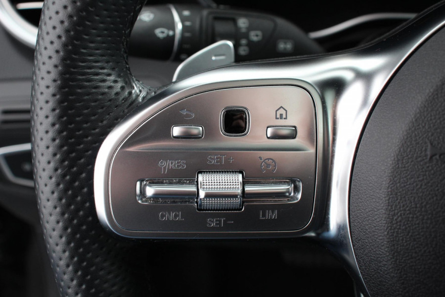 Mercedes-Benz GLC 300e 4MATIC 9G-tronic AMG Line Navigatie Cruise Control Parkeersensoren Stoelverwarming Panorama dak Matrix LED-koplampen Virtual Cockpit Surround-systeem Burmester Inductielader