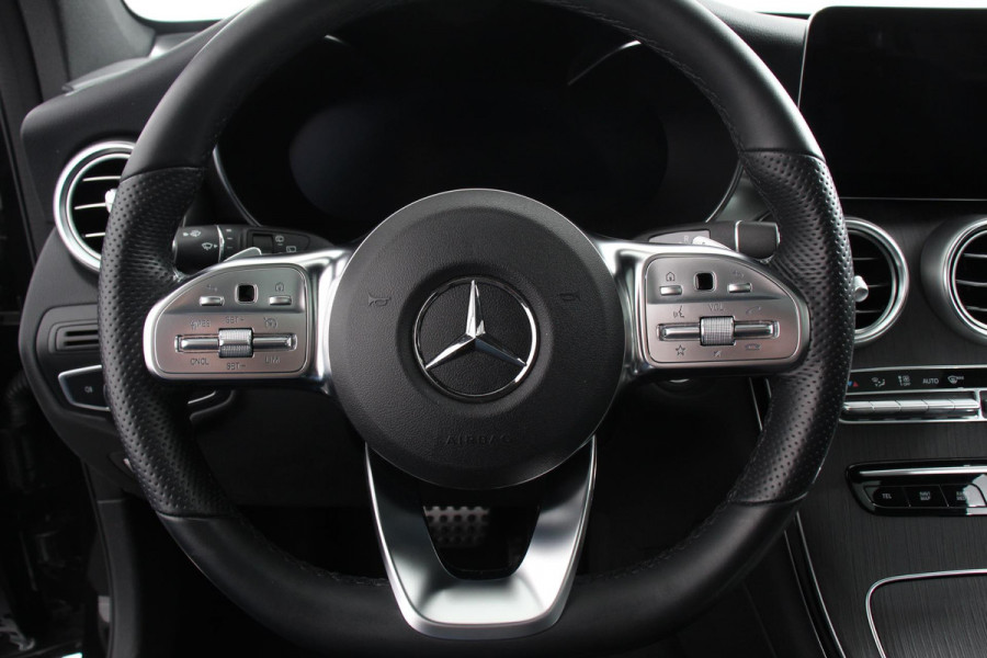 Mercedes-Benz GLC 300e 4MATIC 9G-tronic AMG Line Navigatie Cruise Control Parkeersensoren Stoelverwarming Panorama dak Matrix LED-koplampen Virtual Cockpit Surround-systeem Burmester Inductielader