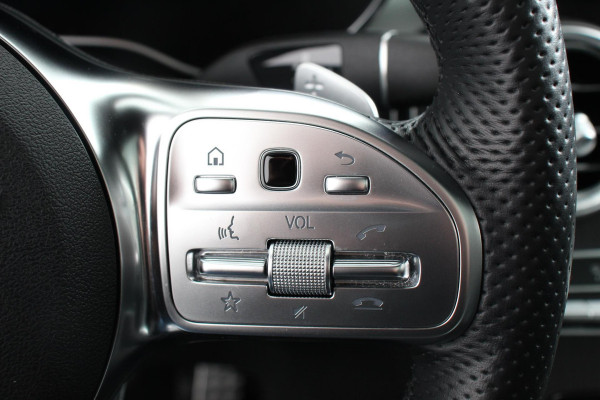 Mercedes-Benz GLC 300e 4MATIC 9G-tronic AMG Line Navigatie Cruise Control Parkeersensoren Stoelverwarming Panorama dak Matrix LED-koplampen Virtual Cockpit Surround-systeem Burmester Inductielader