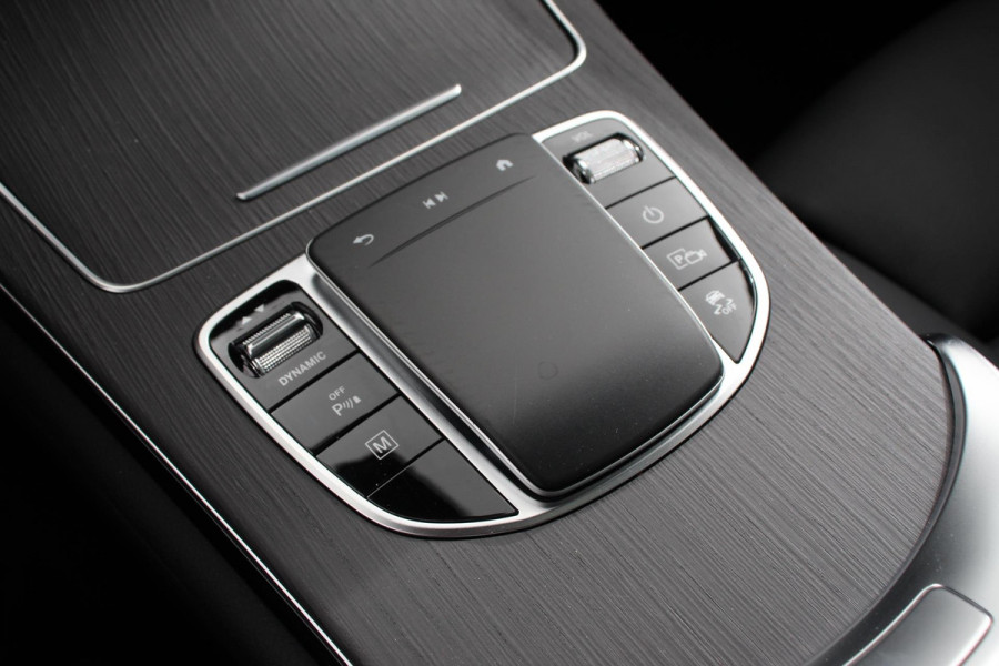 Mercedes-Benz GLC 300e 4MATIC 9G-tronic AMG Line Navigatie Cruise Control Parkeersensoren Stoelverwarming Panorama dak Matrix LED-koplampen Virtual Cockpit Surround-systeem Burmester Inductielader