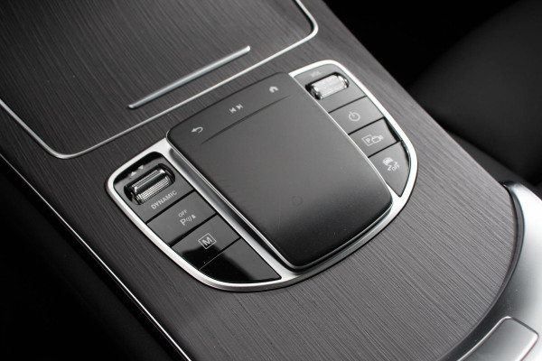 Mercedes-Benz GLC 300e 4MATIC 9G-tronic AMG Line Navigatie Cruise Control Parkeersensoren Stoelverwarming Panorama dak Matrix LED-koplampen Virtual Cockpit Surround-systeem Burmester Inductielader
