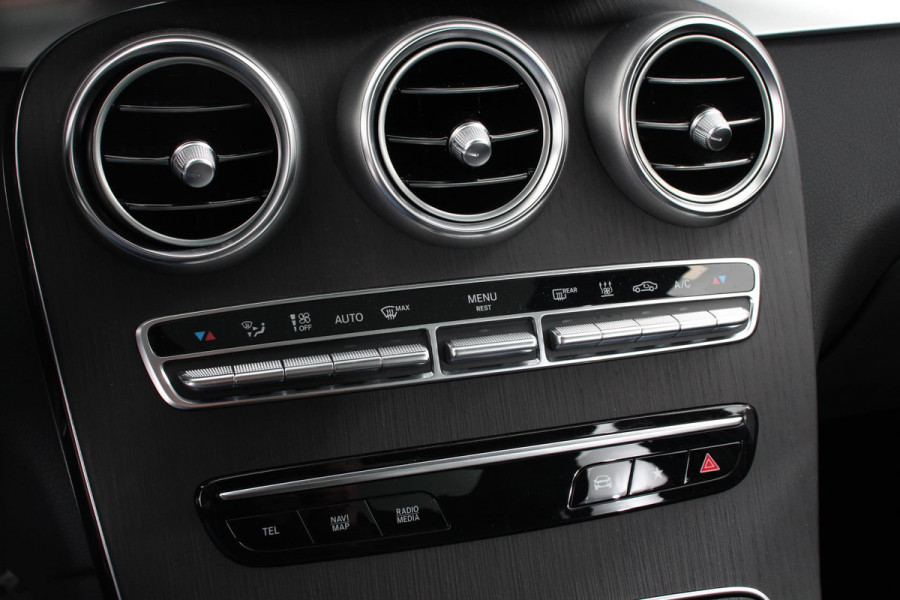 Mercedes-Benz GLC 300e 4MATIC 9G-tronic AMG Line Navigatie Cruise Control Parkeersensoren Stoelverwarming Panorama dak Matrix LED-koplampen Virtual Cockpit Surround-systeem Burmester Inductielader