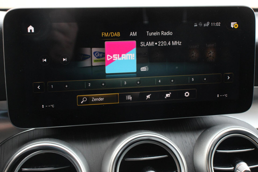 Mercedes-Benz GLC 300e 4MATIC 9G-tronic AMG Line Navigatie Cruise Control Parkeersensoren Stoelverwarming Panorama dak Matrix LED-koplampen Virtual Cockpit Surround-systeem Burmester Inductielader