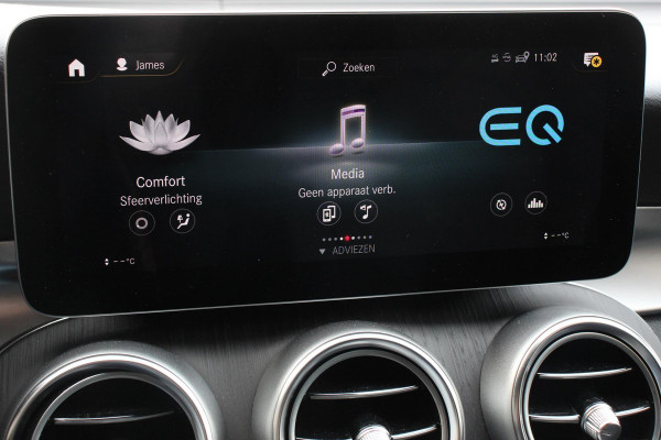 Mercedes-Benz GLC 300e 4MATIC 9G-tronic AMG Line Navigatie Cruise Control Parkeersensoren Stoelverwarming Panorama dak Matrix LED-koplampen Virtual Cockpit Surround-systeem Burmester Inductielader