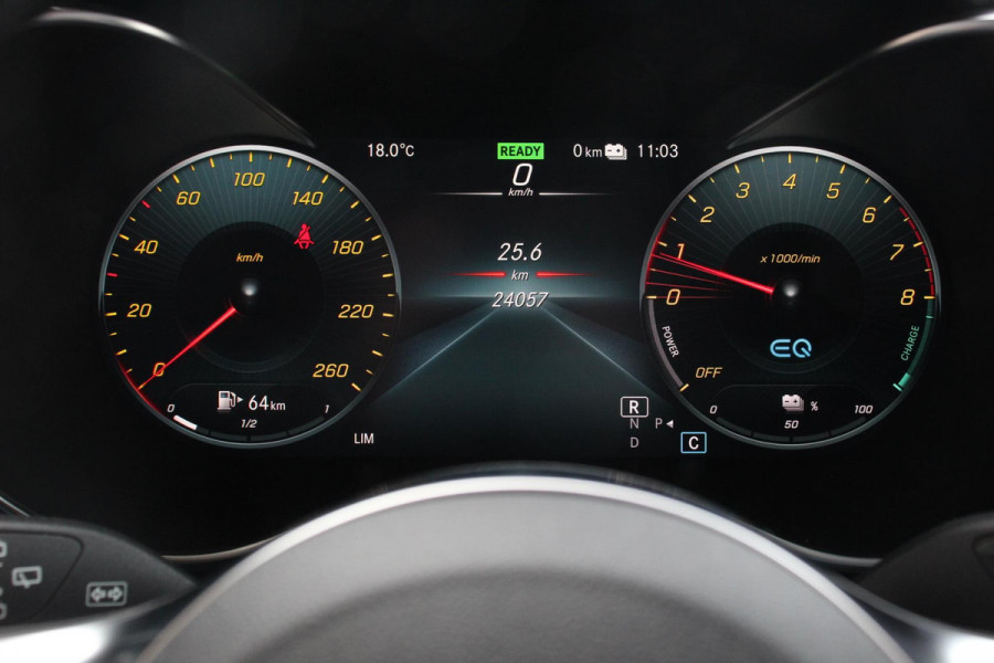 Mercedes-Benz GLC 300e 4MATIC 9G-tronic AMG Line Navigatie Cruise Control Parkeersensoren Stoelverwarming Panorama dak Matrix LED-koplampen Virtual Cockpit Surround-systeem Burmester Inductielader