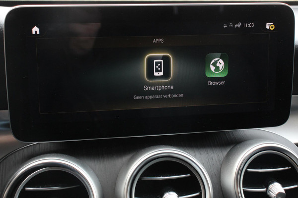 Mercedes-Benz GLC 300e 4MATIC 9G-tronic AMG Line Navigatie Cruise Control Parkeersensoren Stoelverwarming Panorama dak Matrix LED-koplampen Virtual Cockpit Surround-systeem Burmester Inductielader