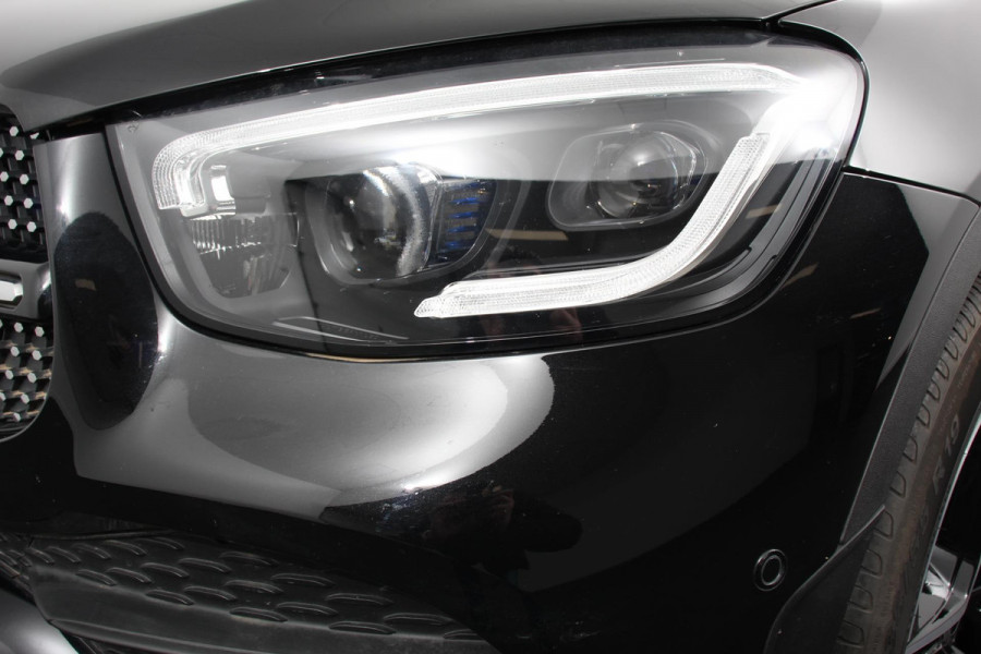 Mercedes-Benz GLC 300e 4MATIC 9G-tronic AMG Line Navigatie Cruise Control Parkeersensoren Stoelverwarming Panorama dak Matrix LED-koplampen Virtual Cockpit Surround-systeem Burmester Inductielader