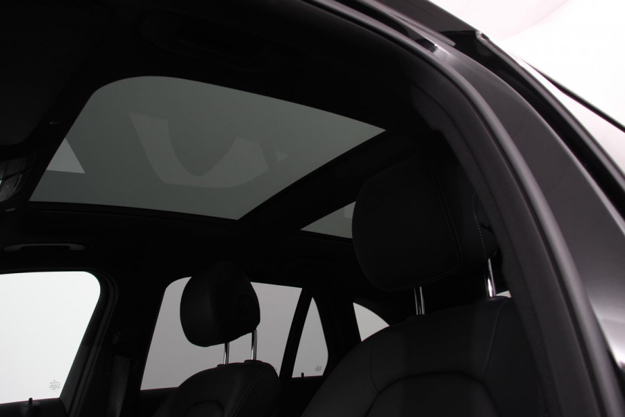 Mercedes-Benz GLC 300e 4MATIC 9G-tronic AMG Line Navigatie Cruise Control Parkeersensoren Stoelverwarming Panorama dak Matrix LED-koplampen Virtual Cockpit Surround-systeem Burmester Inductielader