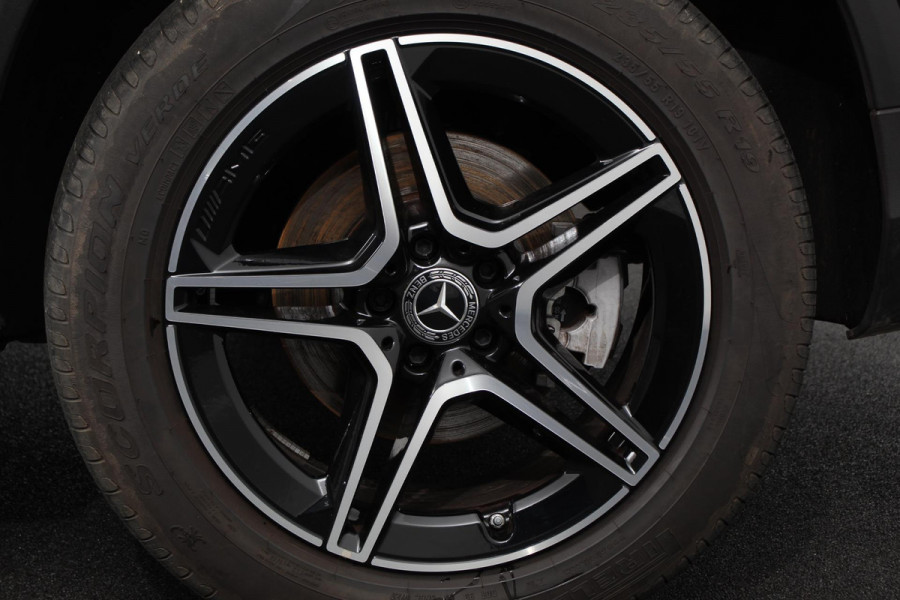 Mercedes-Benz GLC 300e 4MATIC 9G-tronic AMG Line Navigatie Cruise Control Parkeersensoren Stoelverwarming Panorama dak Matrix LED-koplampen Virtual Cockpit Surround-systeem Burmester Inductielader