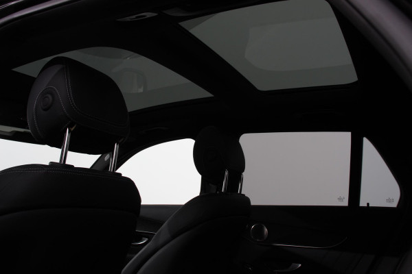 Mercedes-Benz GLC 300e 4MATIC 9G-tronic AMG Line Navigatie Cruise Control Parkeersensoren Stoelverwarming Panorama dak Matrix LED-koplampen Virtual Cockpit Surround-systeem Burmester Inductielader