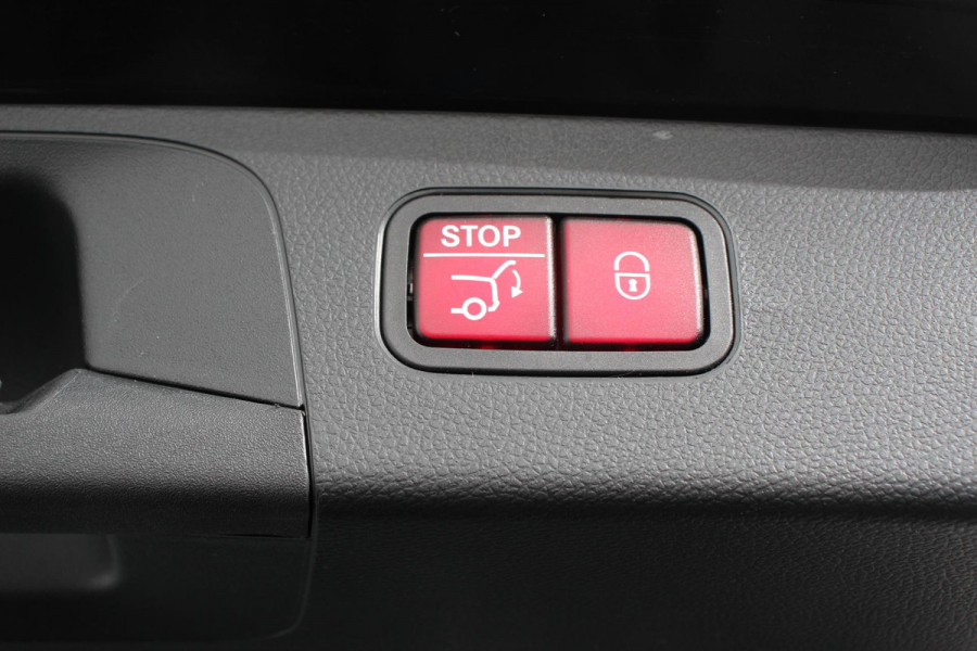 Mercedes-Benz GLC 300e 4MATIC 9G-tronic AMG Line Navigatie Cruise Control Parkeersensoren Stoelverwarming Panorama dak Matrix LED-koplampen Virtual Cockpit Surround-systeem Burmester Inductielader