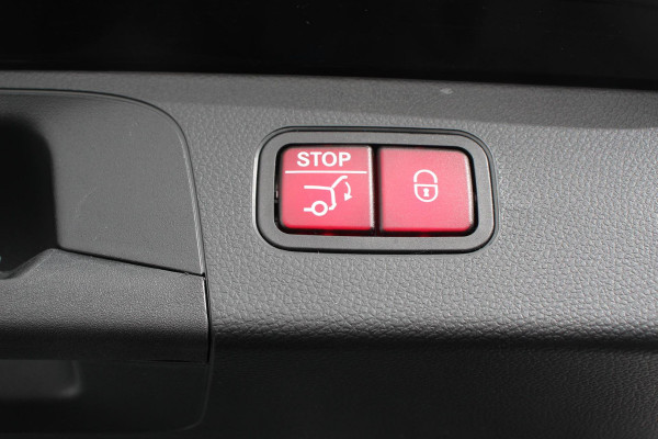 Mercedes-Benz GLC 300e 4MATIC 9G-tronic AMG Line Navigatie Cruise Control Parkeersensoren Stoelverwarming Panorama dak Matrix LED-koplampen Virtual Cockpit Surround-systeem Burmester Inductielader