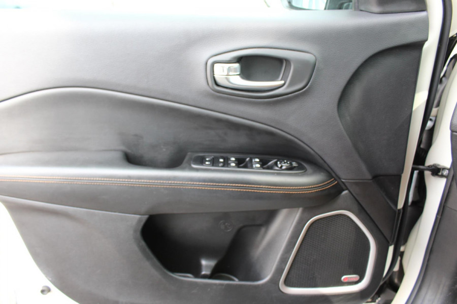 Jeep Compass VAN J2MN1A BEDRIJFSWAGEN AUTOMAAT 4wd 1e eig, BOMVOL OPTIES multimedia