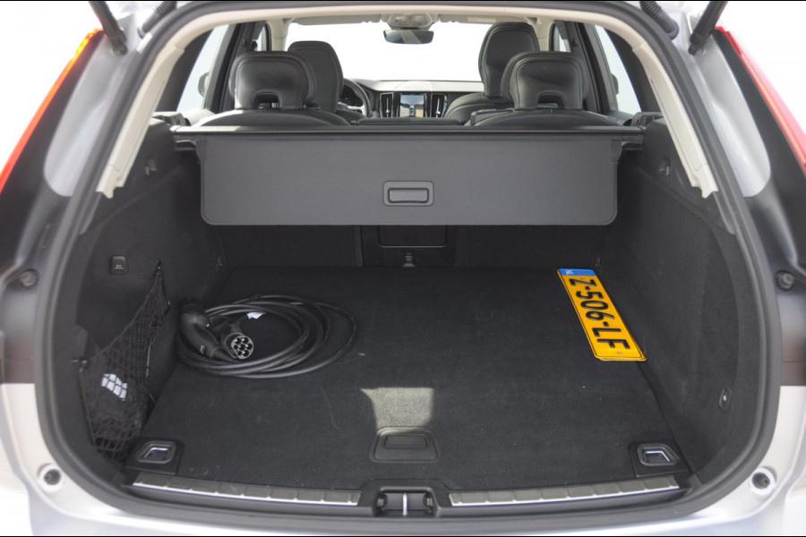 Volvo XC60 T6 350PK Automaat AWD Plus Dark Long range / Trekhaak /Adaptieve cruise control / Panoramadak / Apple carplay / Parkeersensoren met 360 camera / Elektrische achterklep / Elektrische stoelen met geheugen / Stoel en stuurwielverwarming