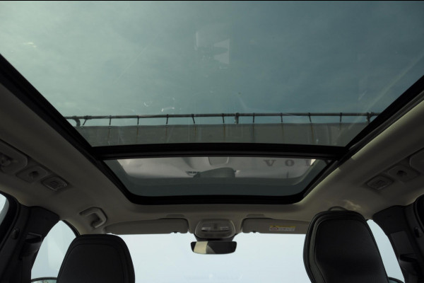 Volvo XC60 T6 350PK Automaat AWD Plus Dark Long range / Trekhaak /Adaptieve cruise control / Panoramadak / Apple carplay / Parkeersensoren met 360 camera / Elektrische achterklep / Elektrische stoelen met geheugen / Stoel en stuurwielverwarming