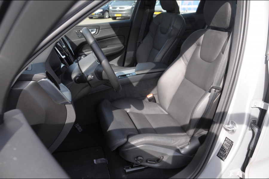 Volvo XC60 T6 350PK Automaat AWD Plus Dark Long range / Trekhaak /Adaptieve cruise control / Panoramadak / Apple carplay / Parkeersensoren met 360 camera / Elektrische achterklep / Elektrische stoelen met geheugen / Stoel en stuurwielverwarming