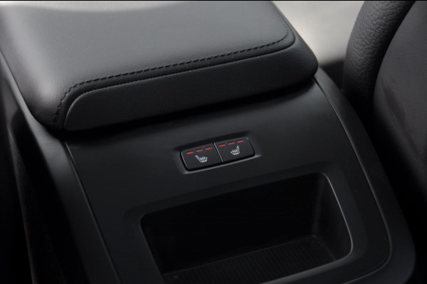 Volvo XC60 T6 350PK Automaat AWD Plus Dark Long range / Trekhaak /Adaptieve cruise control / Panoramadak / Apple carplay / Parkeersensoren met 360 camera / Elektrische achterklep / Elektrische stoelen met geheugen / Stoel en stuurwielverwarming