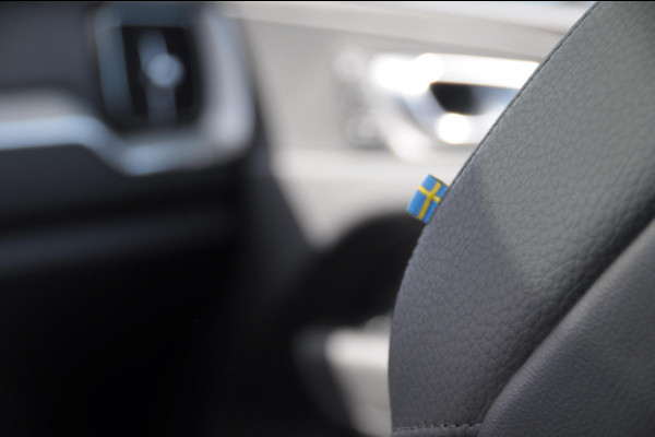 Volvo XC60 T6 350PK Automaat AWD Plus Dark Long range / Trekhaak /Adaptieve cruise control / Panoramadak / Apple carplay / Parkeersensoren met 360 camera / Elektrische achterklep / Elektrische stoelen met geheugen / Stoel en stuurwielverwarming