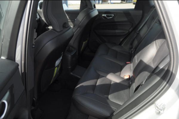 Volvo XC60 T6 350PK Automaat AWD Plus Dark Long range / Trekhaak /Adaptieve cruise control / Panoramadak / Apple carplay / Parkeersensoren met 360 camera / Elektrische achterklep / Elektrische stoelen met geheugen / Stoel en stuurwielverwarming