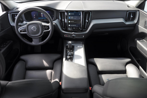 Volvo XC60 T6 350PK Automaat AWD Plus Dark Long range / Trekhaak /Adaptieve cruise control / Panoramadak / Apple carplay / Parkeersensoren met 360 camera / Elektrische achterklep / Elektrische stoelen met geheugen / Stoel en stuurwielverwarming