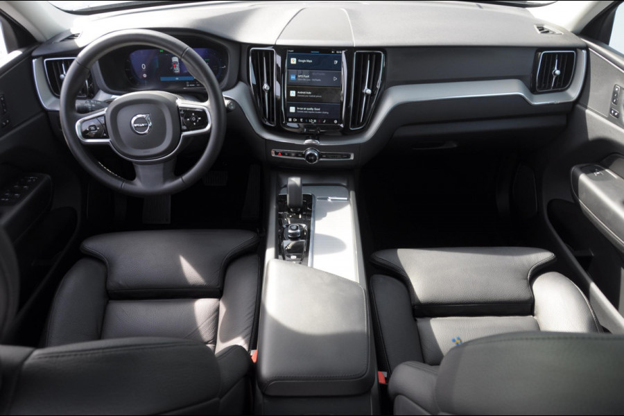 Volvo XC60 T6 350PK Automaat AWD Plus Dark Long range / Trekhaak /Adaptieve cruise control / Panoramadak / Apple carplay / Parkeersensoren met 360 camera / Elektrische achterklep / Elektrische stoelen met geheugen / Stoel en stuurwielverwarming