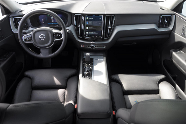 Volvo XC60 T6 350PK Automaat AWD Plus Dark Long range / Trekhaak /Adaptieve cruise control / Panoramadak / Apple carplay / Parkeersensoren met 360 camera / Elektrische achterklep / Elektrische stoelen met geheugen / Stoel en stuurwielverwarming