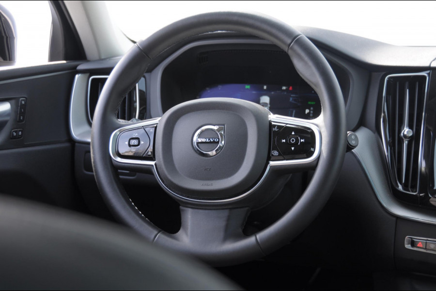 Volvo XC60 T6 350PK Automaat AWD Plus Dark Long range / Trekhaak /Adaptieve cruise control / Panoramadak / Apple carplay / Parkeersensoren met 360 camera / Elektrische achterklep / Elektrische stoelen met geheugen / Stoel en stuurwielverwarming