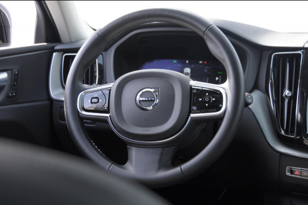 Volvo XC60 T6 350PK Automaat AWD Plus Dark Long range / Trekhaak /Adaptieve cruise control / Panoramadak / Apple carplay / Parkeersensoren met 360 camera / Elektrische achterklep / Elektrische stoelen met geheugen / Stoel en stuurwielverwarming