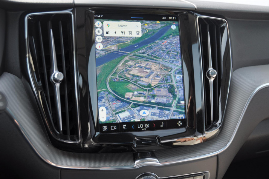Volvo XC60 T6 350PK Automaat AWD Plus Dark Long range / Trekhaak /Adaptieve cruise control / Panoramadak / Apple carplay / Parkeersensoren met 360 camera / Elektrische achterklep / Elektrische stoelen met geheugen / Stoel en stuurwielverwarming