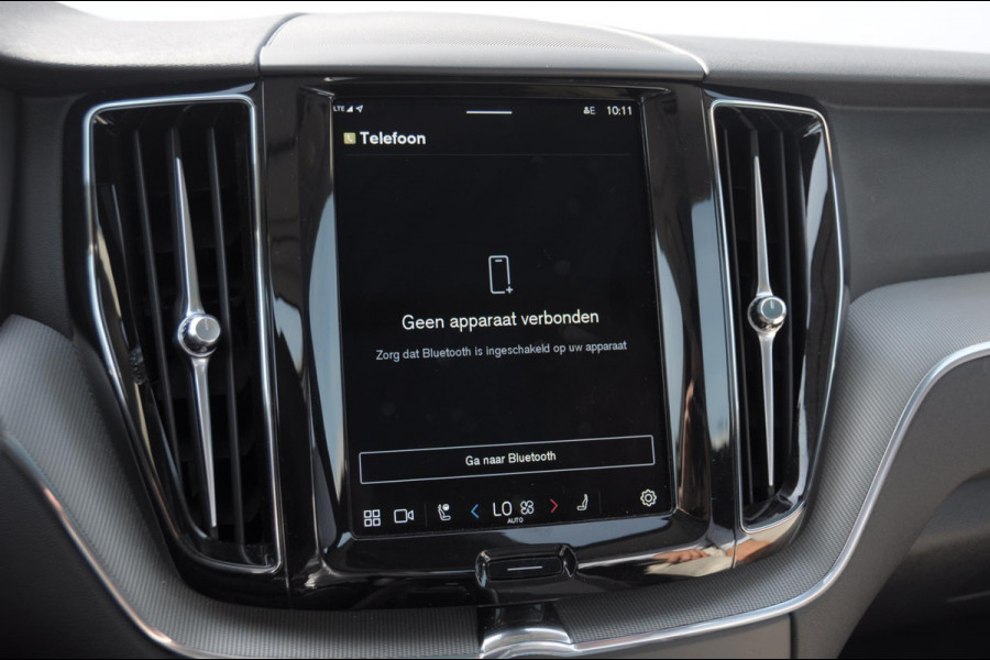 Volvo XC60 T6 350PK Automaat AWD Plus Dark Long range / Trekhaak /Adaptieve cruise control / Panoramadak / Apple carplay / Parkeersensoren met 360 camera / Elektrische achterklep / Elektrische stoelen met geheugen / Stoel en stuurwielverwarming