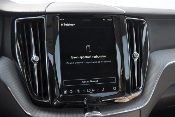 Volvo XC60 T6 350PK Automaat AWD Plus Dark Long range / Trekhaak /Adaptieve cruise control / Panoramadak / Apple carplay / Parkeersensoren met 360 camera / Elektrische achterklep / Elektrische stoelen met geheugen / Stoel en stuurwielverwarming