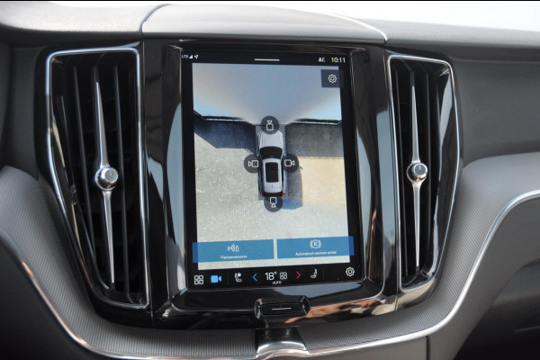Volvo XC60 T6 350PK Automaat AWD Plus Dark Long range / Trekhaak /Adaptieve cruise control / Panoramadak / Apple carplay / Parkeersensoren met 360 camera / Elektrische achterklep / Elektrische stoelen met geheugen / Stoel en stuurwielverwarming