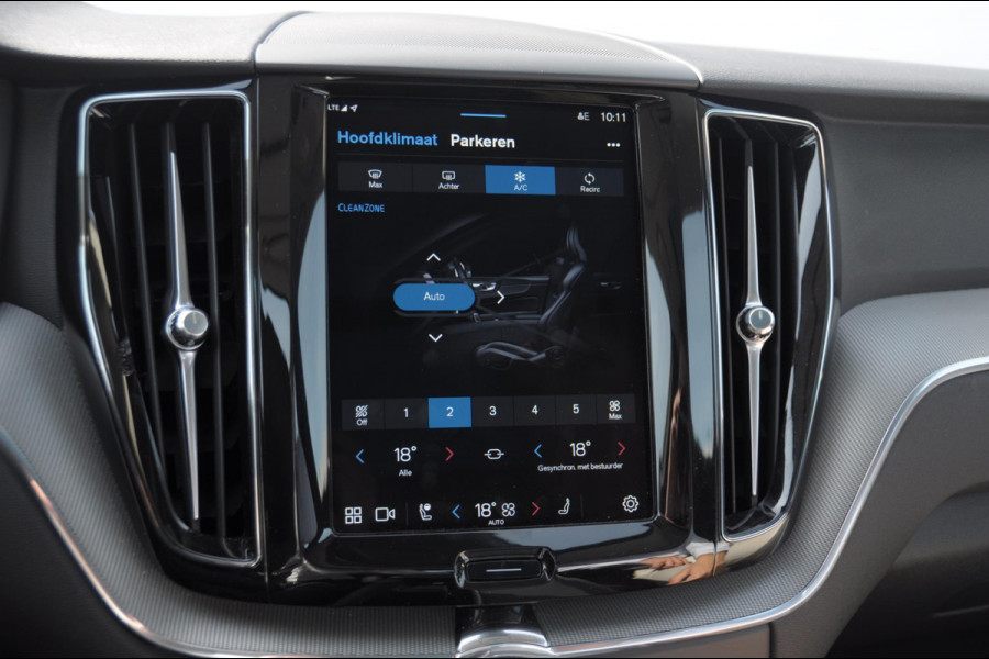 Volvo XC60 T6 350PK Automaat AWD Plus Dark Long range / Trekhaak /Adaptieve cruise control / Panoramadak / Apple carplay / Parkeersensoren met 360 camera / Elektrische achterklep / Elektrische stoelen met geheugen / Stoel en stuurwielverwarming