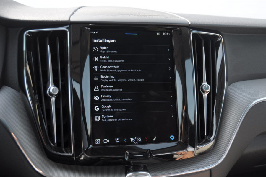 Volvo XC60 T6 350PK Automaat AWD Plus Dark Long range / Trekhaak /Adaptieve cruise control / Panoramadak / Apple carplay / Parkeersensoren met 360 camera / Elektrische achterklep / Elektrische stoelen met geheugen / Stoel en stuurwielverwarming