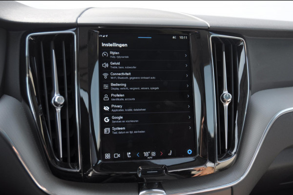Volvo XC60 T6 350PK Automaat AWD Plus Dark Long range / Trekhaak /Adaptieve cruise control / Panoramadak / Apple carplay / Parkeersensoren met 360 camera / Elektrische achterklep / Elektrische stoelen met geheugen / Stoel en stuurwielverwarming