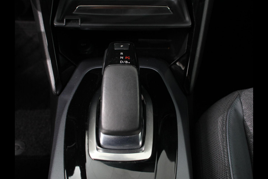 Peugeot e-2008 EV Allure 50 kWh Climate control Navigatie Cruise control LED Parkeersensoren voor + achter Apple Carplay/ Android Auto