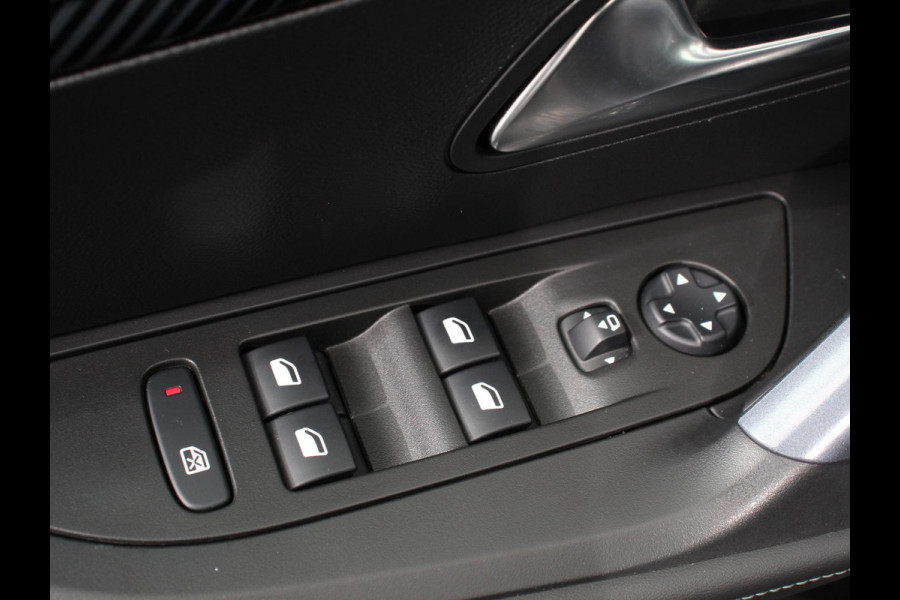 Peugeot e-2008 EV Allure 50 kWh Climate control Navigatie Cruise control LED Parkeersensoren voor + achter Apple Carplay/ Android Auto