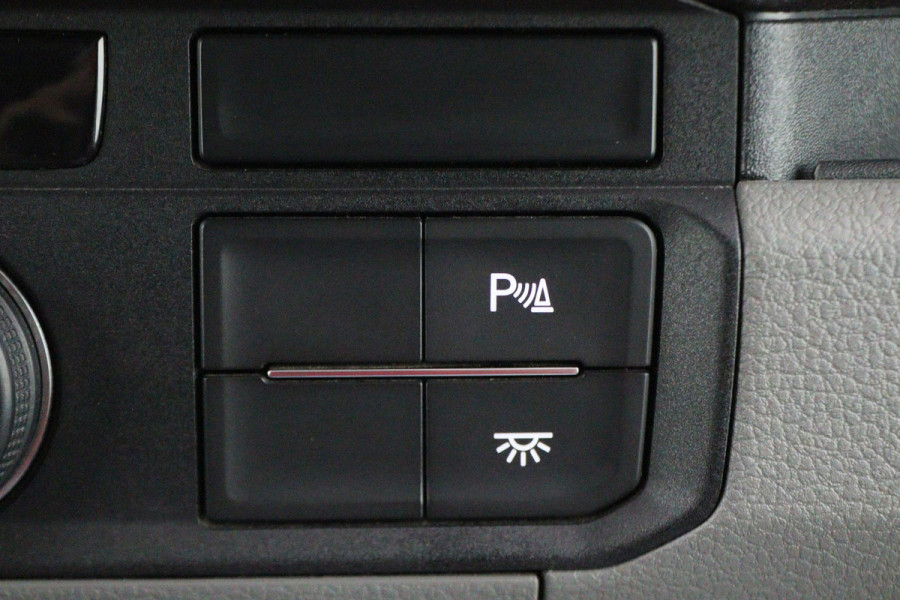 Volkswagen Crafter 30 2.0 TDI L3H3 177 PK 3-Zits, Camera, LED, Cruise, Apple Carplay, Airco, DAB, PDC, Trekhaak