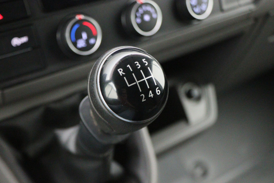 Volkswagen Crafter 30 2.0 TDI L3H3 177 PK 3-Zits, Camera, LED, Cruise, Apple Carplay, Airco, DAB, PDC, Trekhaak