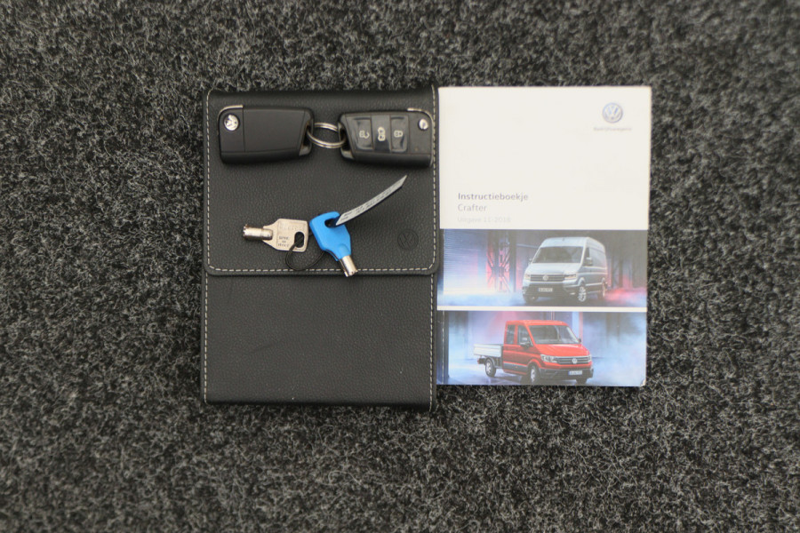 Volkswagen Crafter 30 2.0 TDI L3H3 177 PK 3-Zits, Camera, LED, Cruise, Apple Carplay, Airco, DAB, PDC, Trekhaak