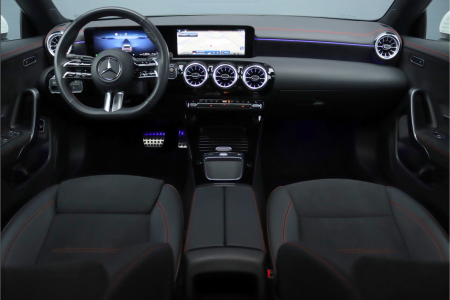 Mercedes-Benz CLA-Klasse Shooting Brake 250 e AMG Line Aut8 | Facelift | Panoramadak | Distronic | Keyless Go | Widescreen | Verwarmd Stuurwiel | Sfeerverlichting | Dodehoekassistent | Camera |