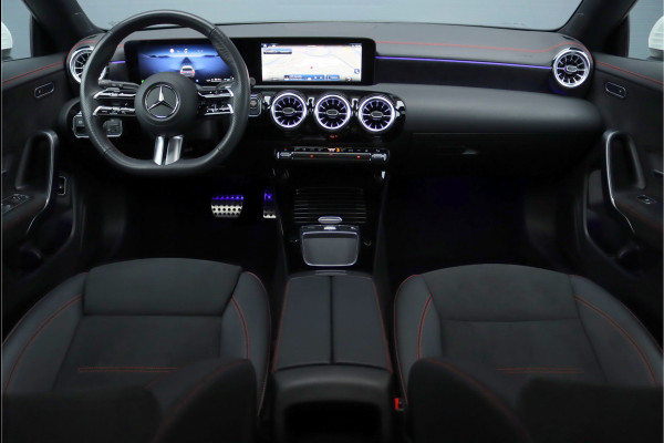 Mercedes-Benz CLA-Klasse Shooting Brake 250 e AMG Line Aut8 | Facelift | Panoramadak | Distronic | Keyless Go | Widescreen | Verwarmd Stuurwiel | Sfeerverlichting | Dodehoekassistent | Camera |