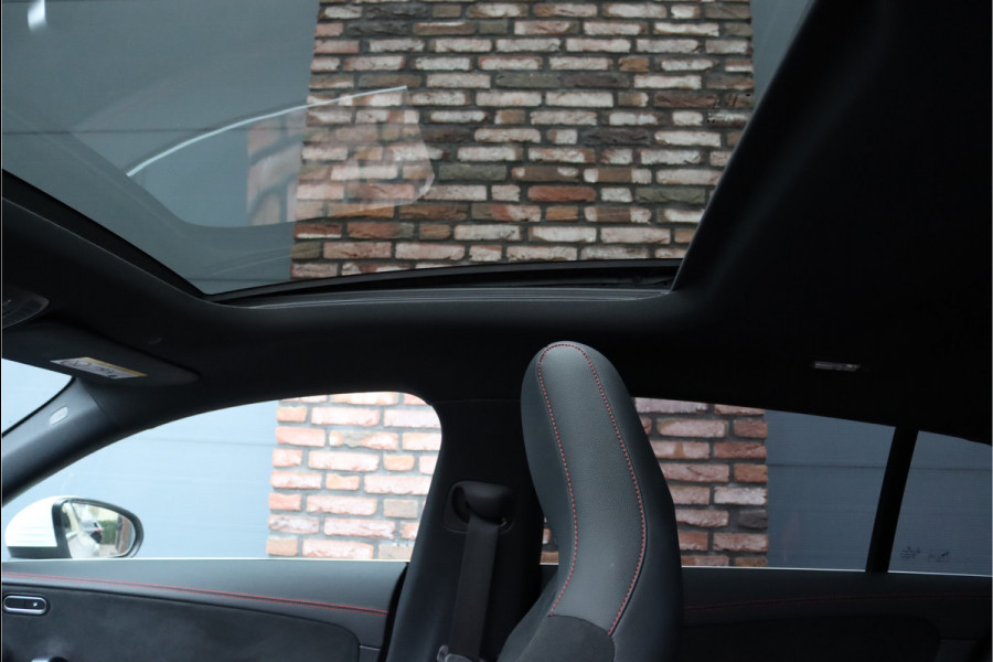 Mercedes-Benz CLA-Klasse Shooting Brake 250 e AMG Line Aut8 | Facelift | Panoramadak | Distronic | Keyless Go | Widescreen | Verwarmd Stuurwiel | Sfeerverlichting | Dodehoekassistent | Camera |