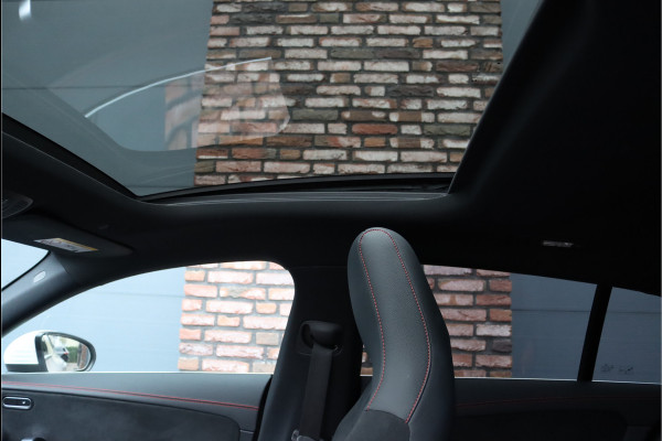 Mercedes-Benz CLA-Klasse Shooting Brake 250 e AMG Line Aut8 | Facelift | Panoramadak | Distronic | Keyless Go | Widescreen | Verwarmd Stuurwiel | Sfeerverlichting | Dodehoekassistent | Camera |