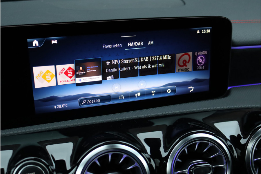Mercedes-Benz CLA-Klasse Shooting Brake 250 e AMG Line Aut8 | Facelift | Panoramadak | Distronic | Keyless Go | Widescreen | Verwarmd Stuurwiel | Sfeerverlichting | Dodehoekassistent | Camera |